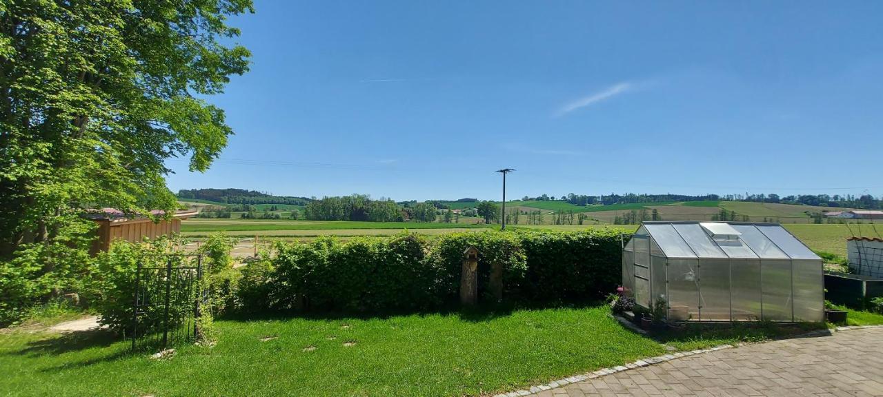 Ruhig Gelegene Ferienwohnung Im Gruenen Mit Terrasse Und Kleinem Garten Rotthalmuenster Экстерьер фото