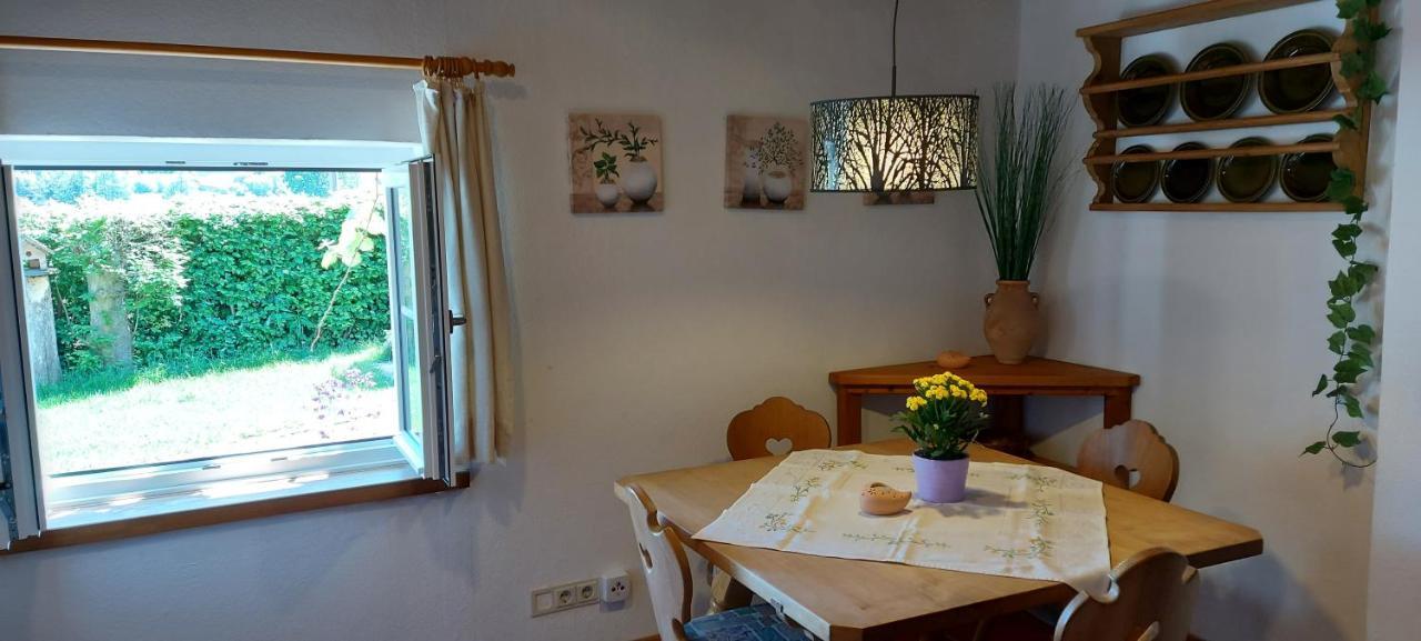 Ruhig Gelegene Ferienwohnung Im Gruenen Mit Terrasse Und Kleinem Garten Rotthalmuenster Экстерьер фото