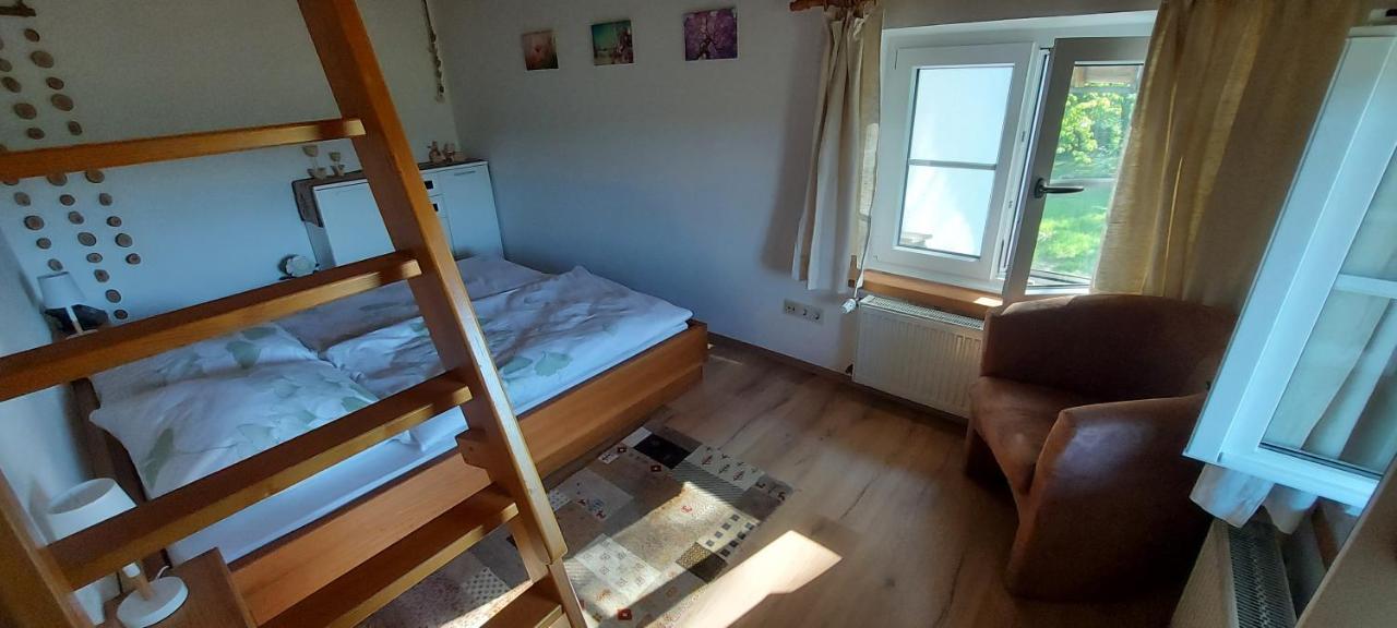 Ruhig Gelegene Ferienwohnung Im Gruenen Mit Terrasse Und Kleinem Garten Rotthalmuenster Экстерьер фото